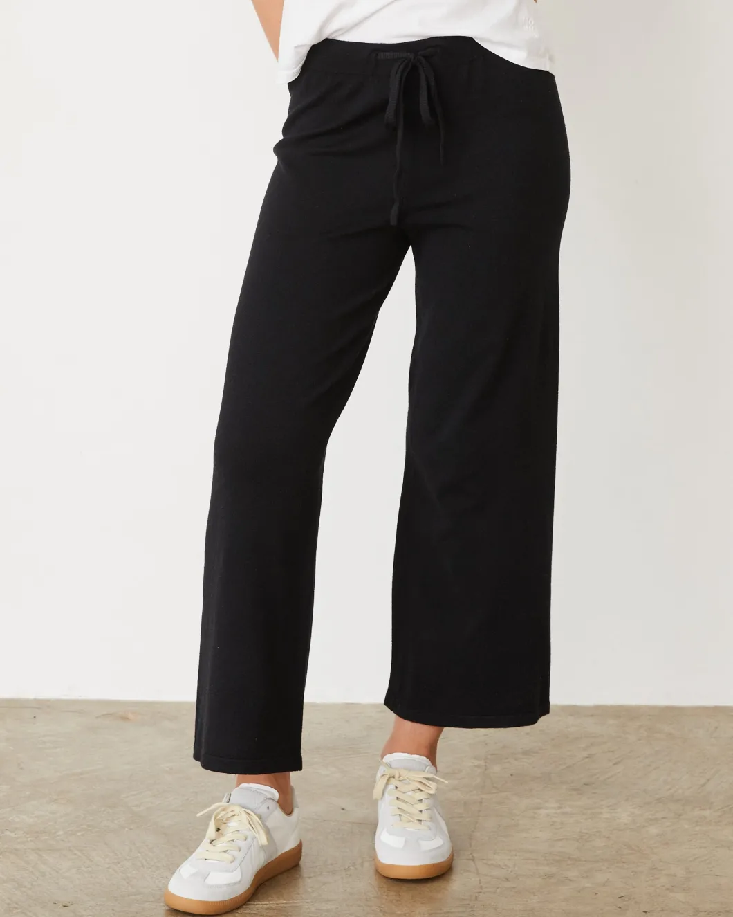 MONROW Light Soft Knit Crop Lounge Pant BLACK Store