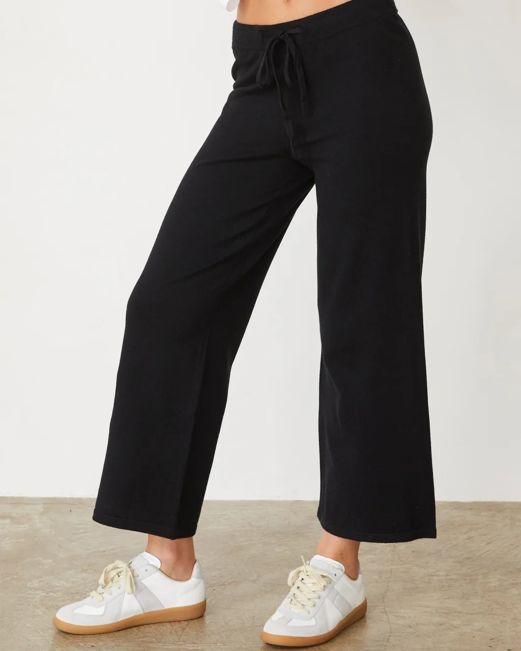 MONROW Light Soft Knit Crop Lounge Pant BLACK Store