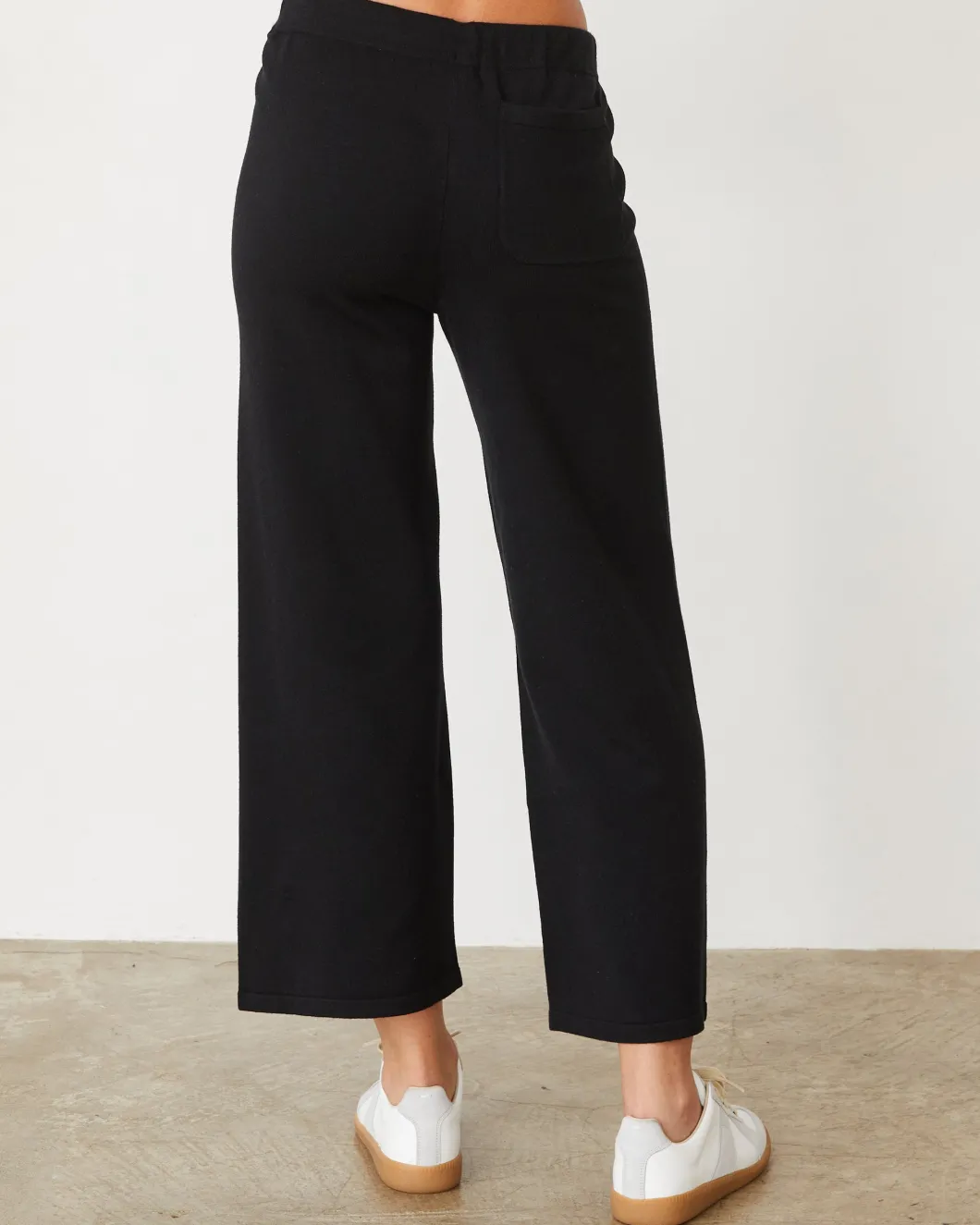 MONROW Light Soft Knit Crop Lounge Pant BLACK Store