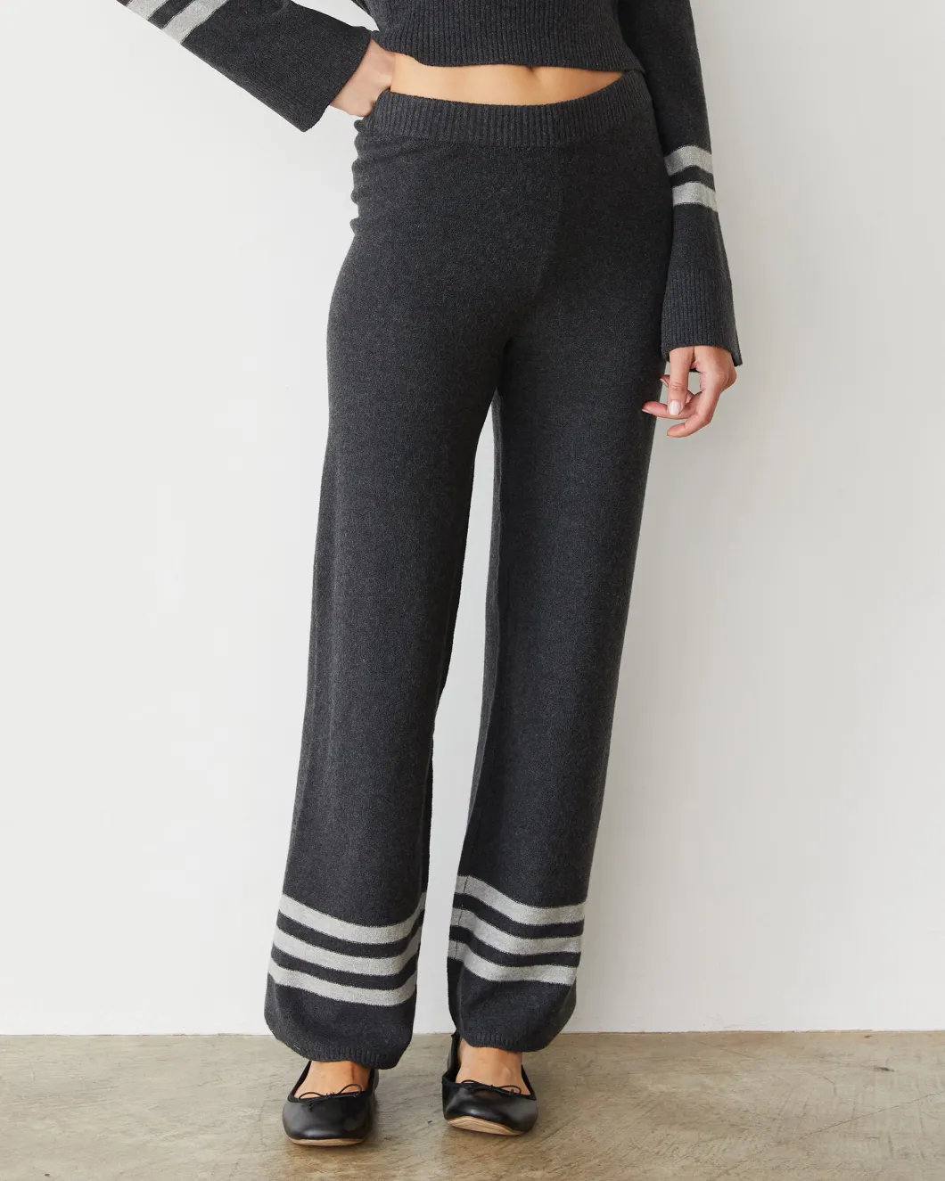 MONROW Plush Stripe Straight Leg Sweat FADEDBLACK Store